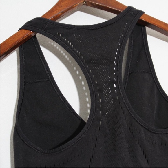 Lululemon Racerback V-Neck Sports Bra Lasercut Black Size 6 - Picture 2 of 9